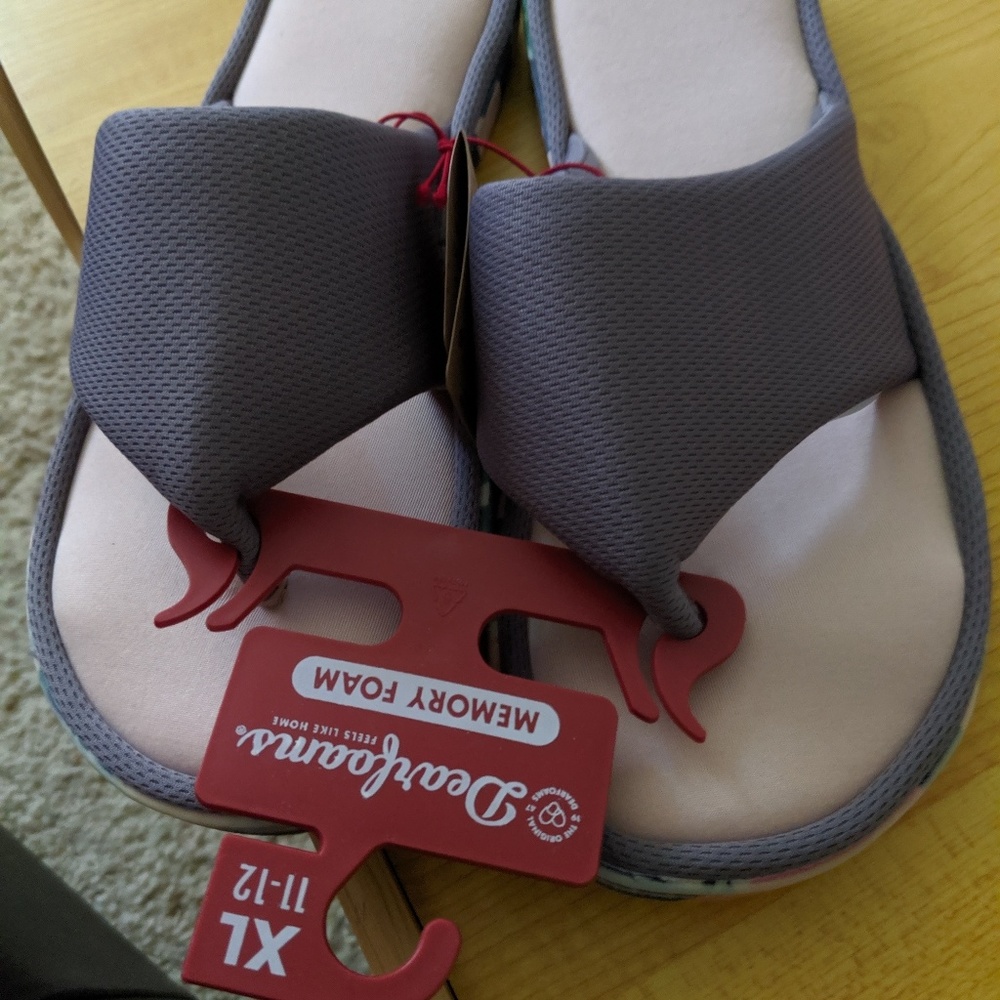 Woman's NWT slippers, size XL. Size 11/12